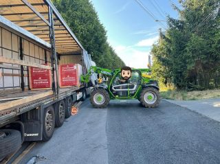 Jsme dva kamarádi - Petr a Michal. Stejně jako mnozí z Vás jsme i my řešili stejný problém - kde sehnat stavební materiál...